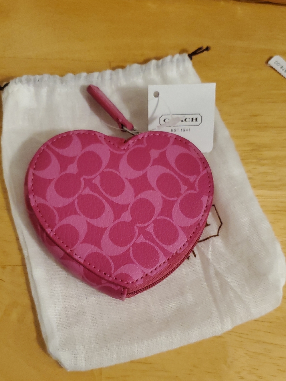 New Coach Rose Pink Signature Heart Shaped Coin Holder & Dustbag Style# F61634